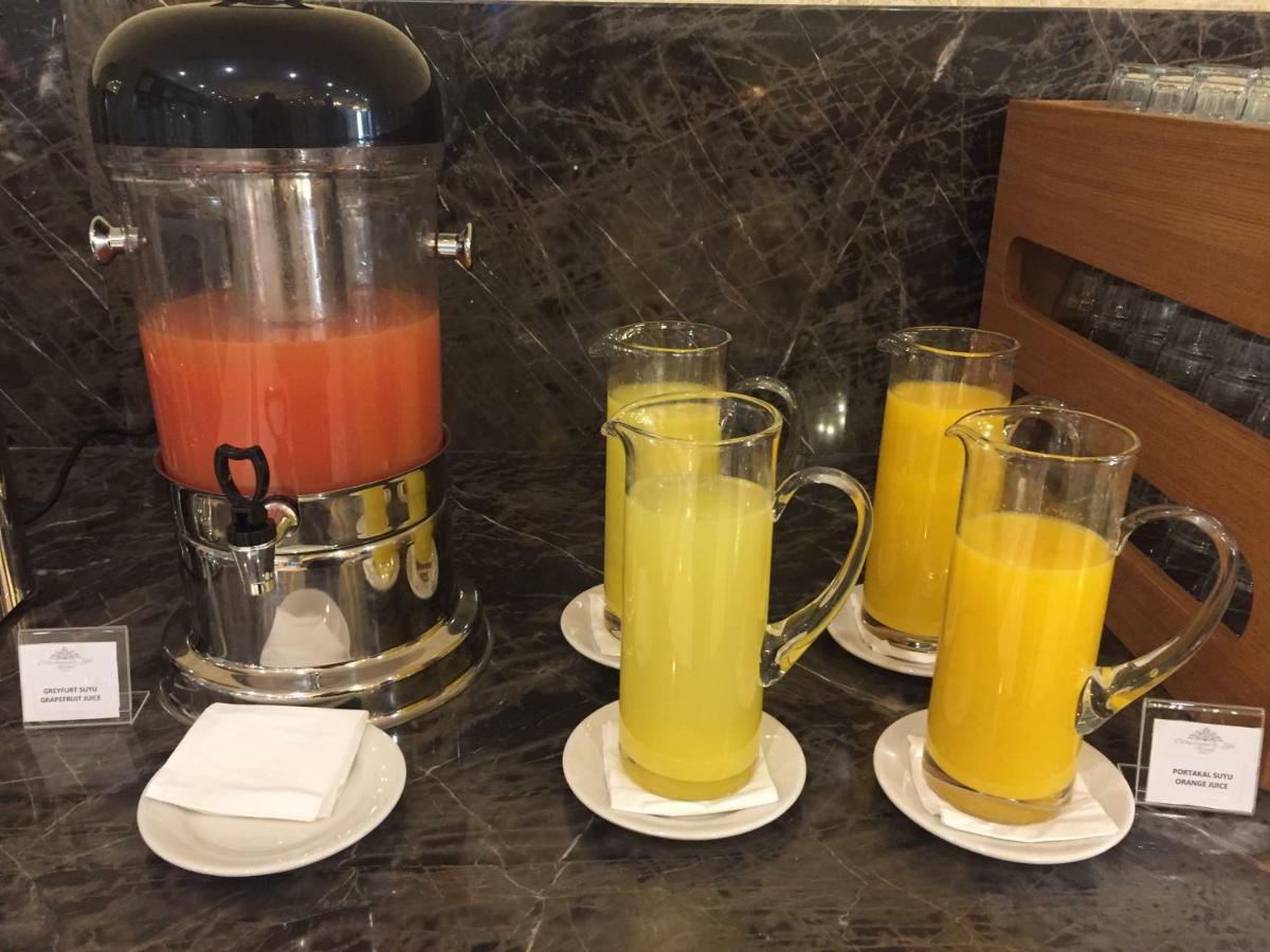 Ottoman'S Life Hotel Deluxe Istambul Exterior foto Juices at a buffet