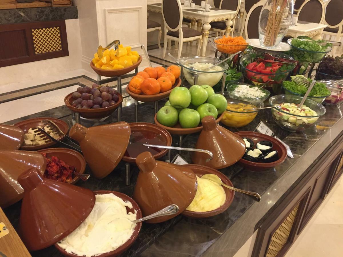 Ottoman'S Life Hotel Deluxe Istambul Exterior foto A selection of Moroccan breakfast foods